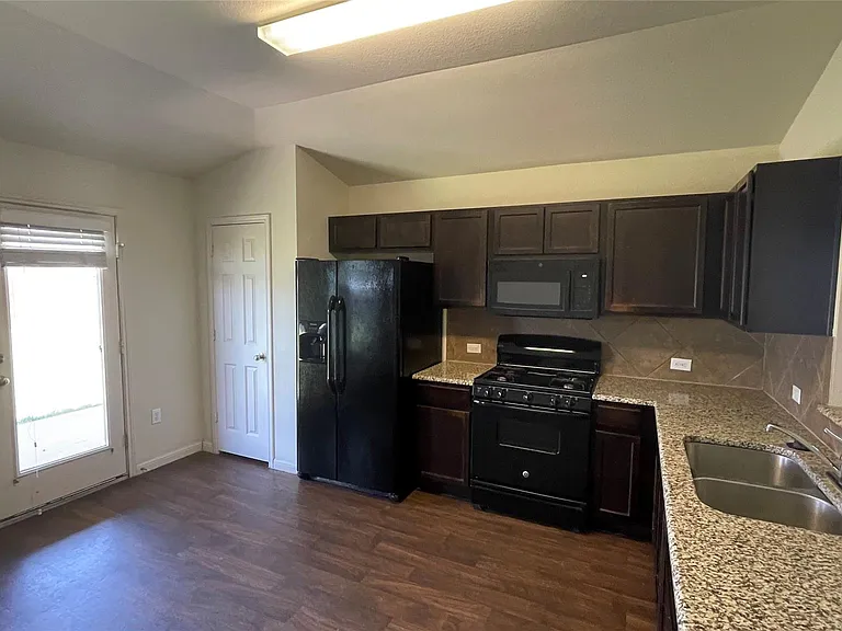 307 Camellia Dr — Photo 7