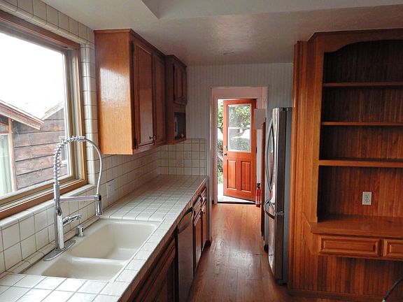 3rd image of 24256 Park St