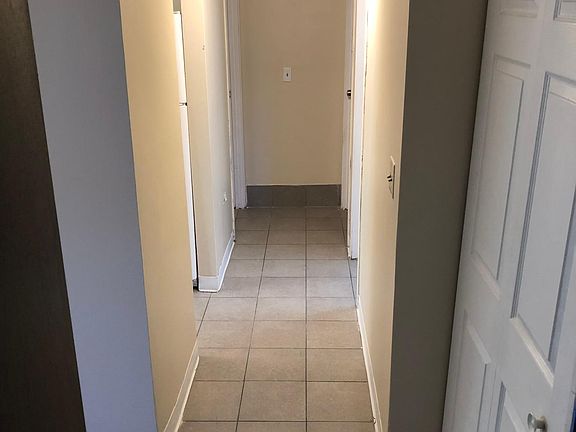 2nd image of 325 W Hawthorne Cir #1