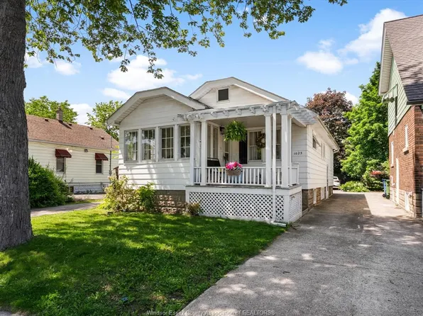 1025 Campbell Ave, Windsor, ON N9B 2J4