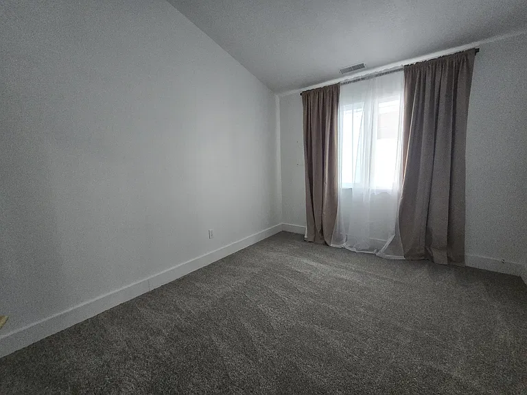 479 Zahn Dr #C — Photo 12
