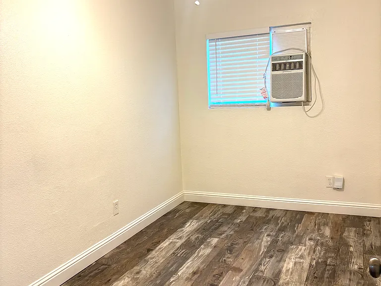 127 E 9th St #135-1/2 — Photo 8