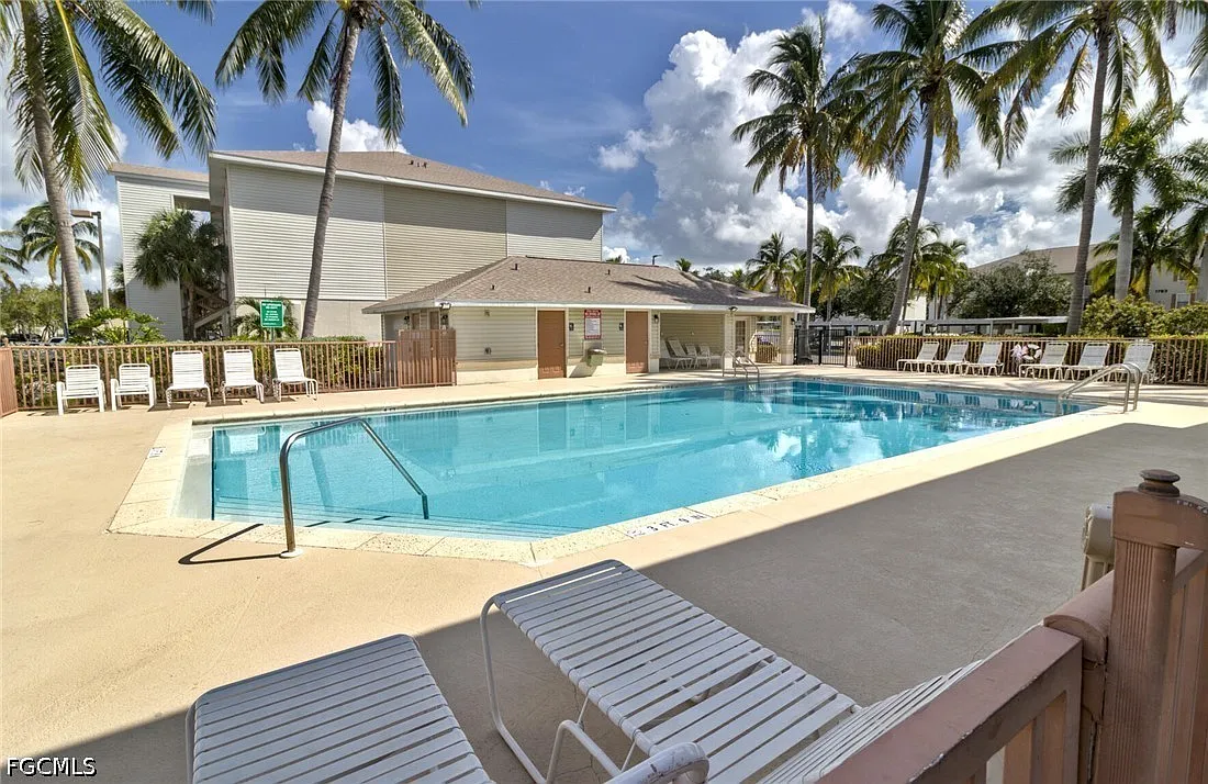2 bed, 2.0 bath, 968 sqft, $1,295 — Photo 1