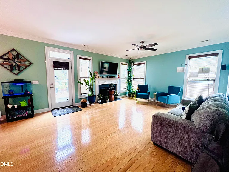 1073 Gold Rock Ln — Photo 6