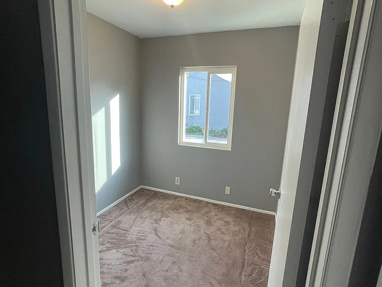 2513 N Termino Ave — Photo 10