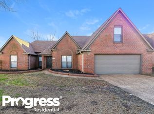 8901 Raspberry Ln, Cordova, TN 38016