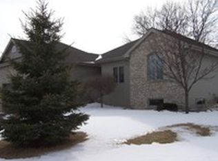102 Donegal Dr, Cottage Grove, WI 53527