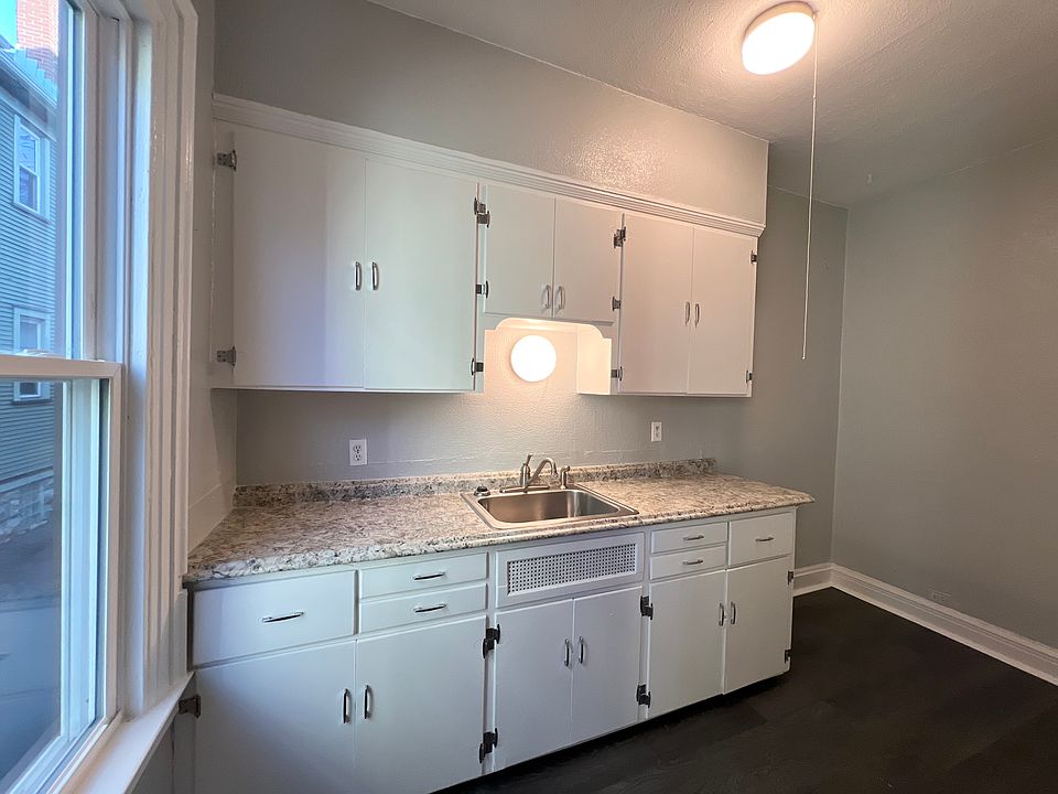 Kitchen (New appliances provided)