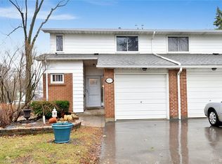 457 Woodview Rd #7, Burlington, ON L7N 2Z9