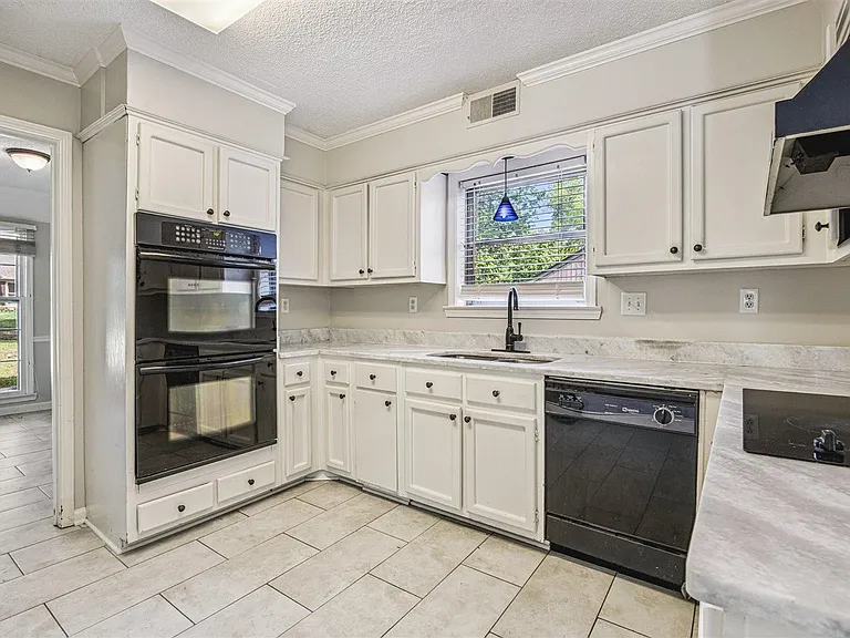 2232 Burfordi Ln — Photo 12
