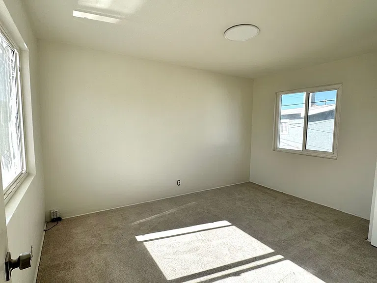 857 1/4 Missouri St — Photo 18