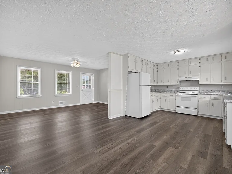 2591 Doc Hughes Rd — Photo 15