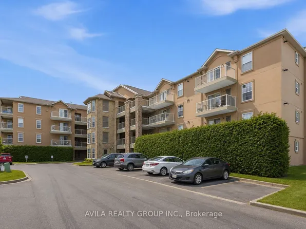 1460 Bishops Gate #203, Oakville, ON L6M 4N5