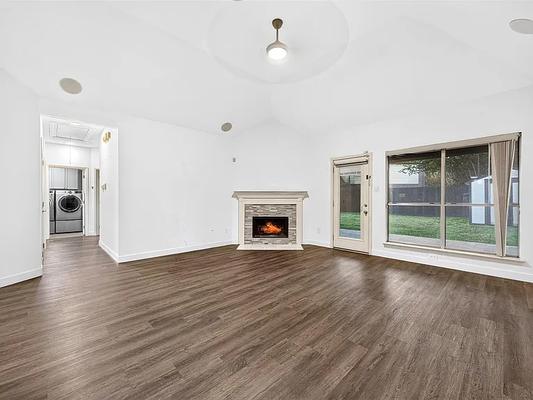 18610 Autumn Hills Dr — Photo 12