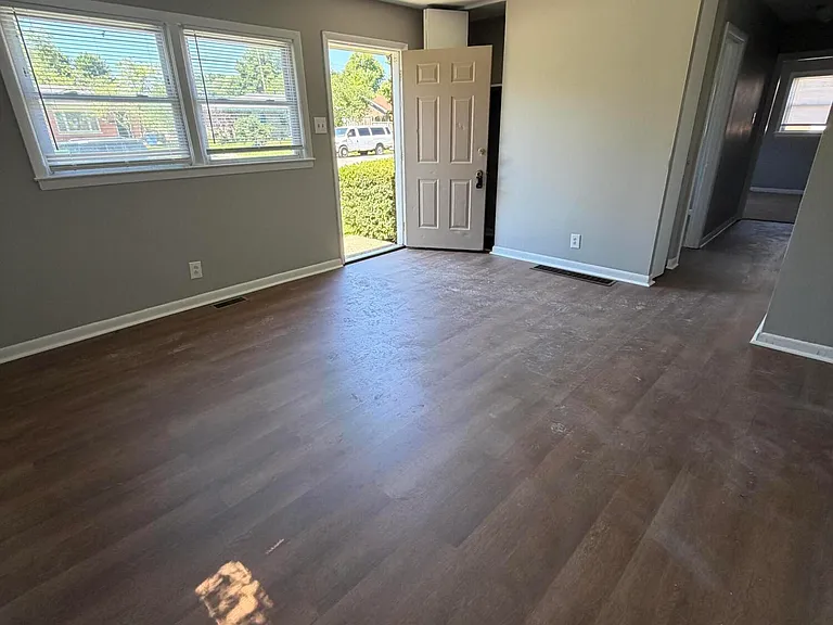 1861 Dunkirk Dr — Photo 3