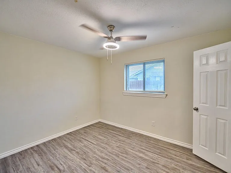 2510 Greenbriar Dr — Photo 15