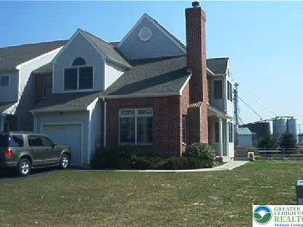 7755 Cross Creek Cir, Breinigsville, PA 18031