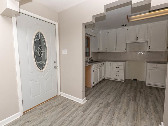 4th image of 705 W 7th St