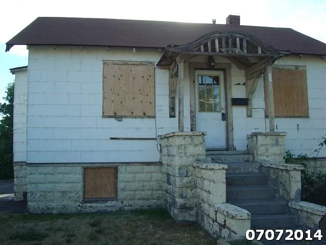 1624 Division St photo 1