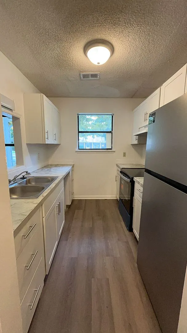 Recently Renovated 3-Bedroom, 2-Bath Duplex — Photo 4