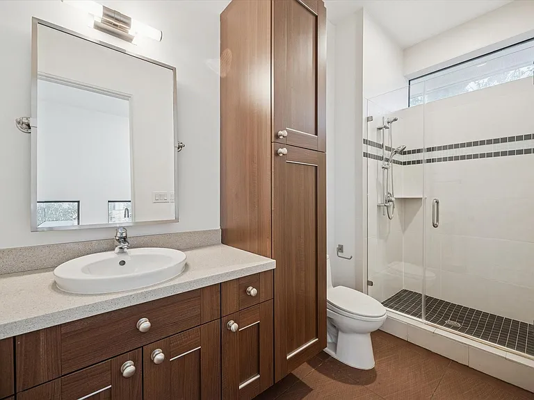 118 Tuam St — Photo 34
