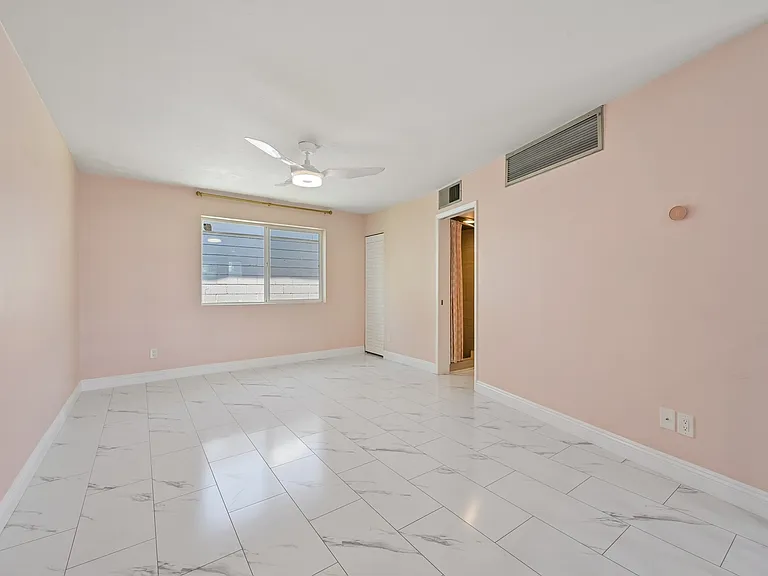 385 W Pierson St #F7 — Photo 4
