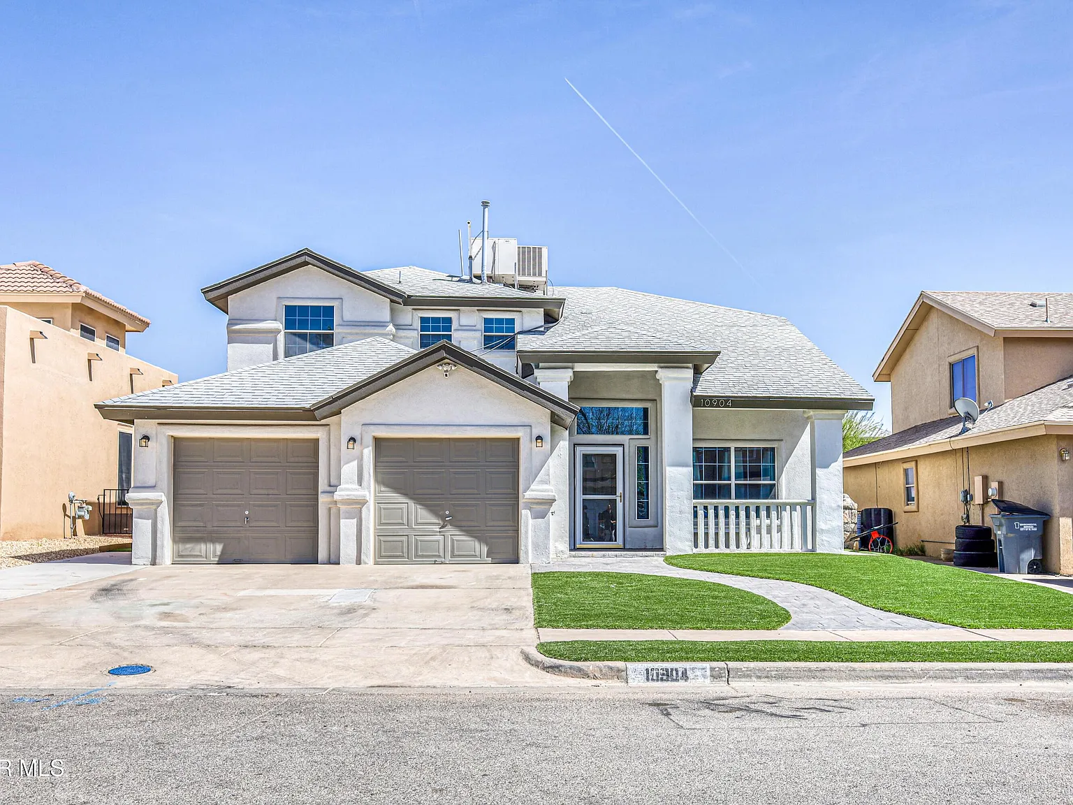 5 bed, 2.5 bath, 2285 sqft, $2,400 — Photo 1