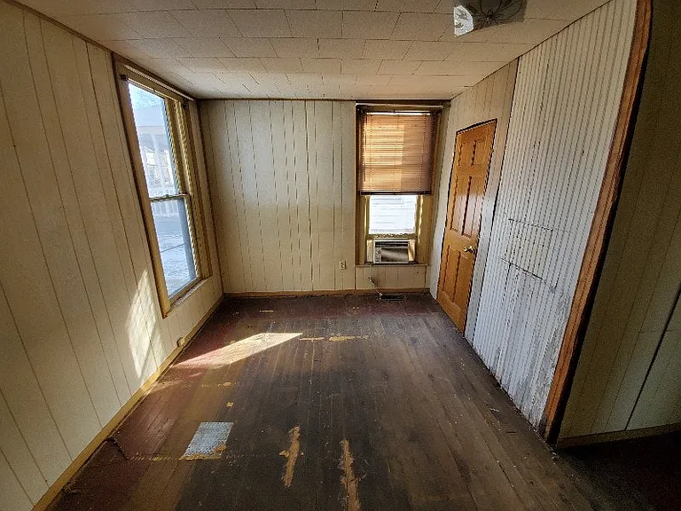 1103 Broadway St — Photo 8
