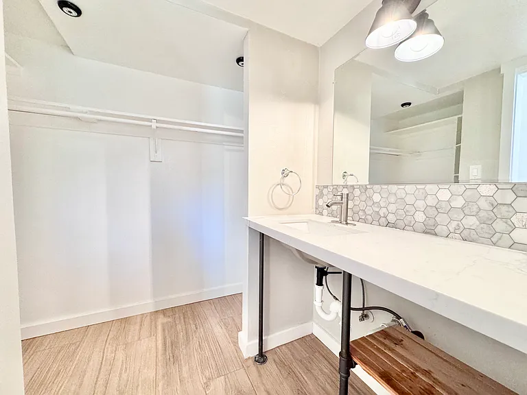 45 Lexington — Photo 20