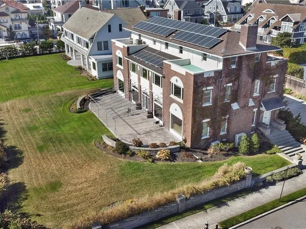 137 Beach 144th St, Rockaway Park, NY 11694