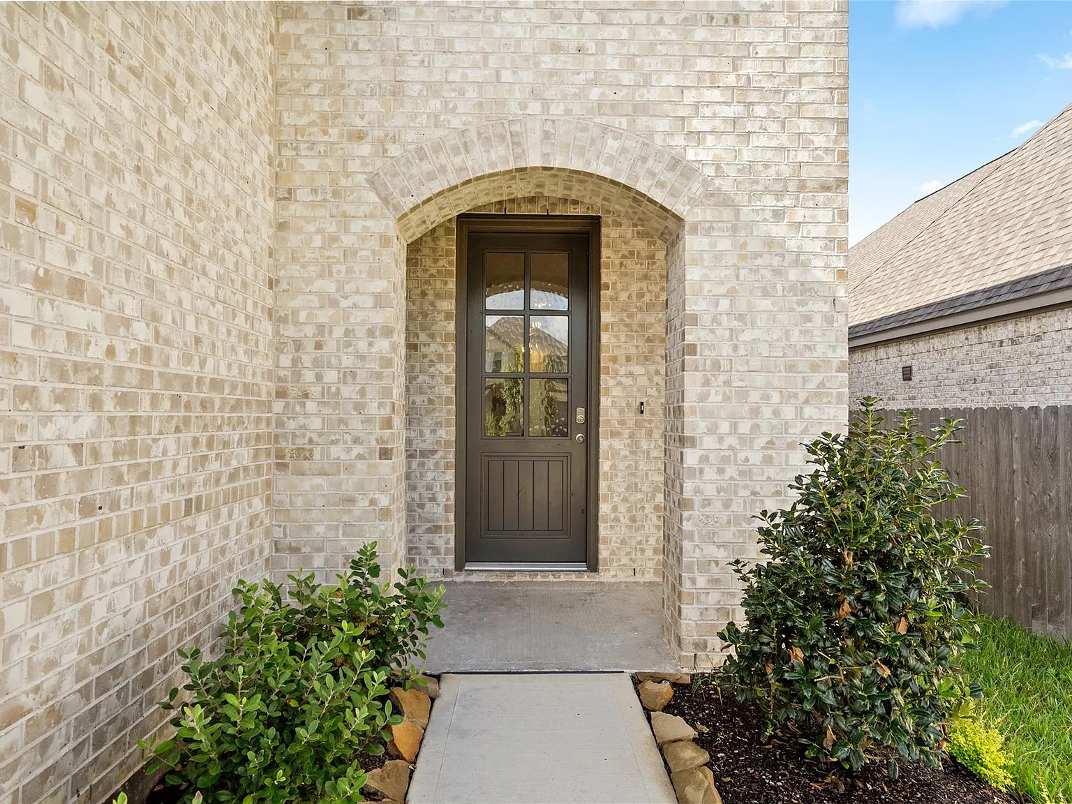 4 bed, 3.0 bath, 2131 sqft, $2,500 — Photo 3