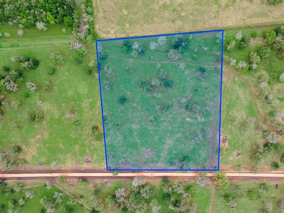 2nd image of 425 Valley Oaks Dr
