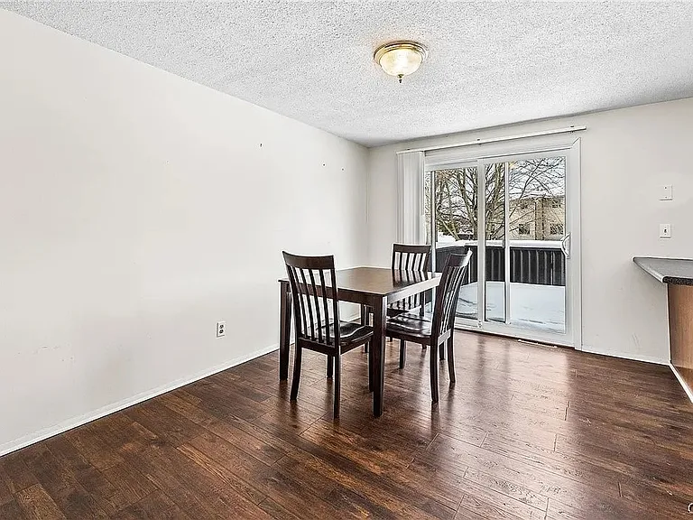 364 Cameco Cir — Photo 5
