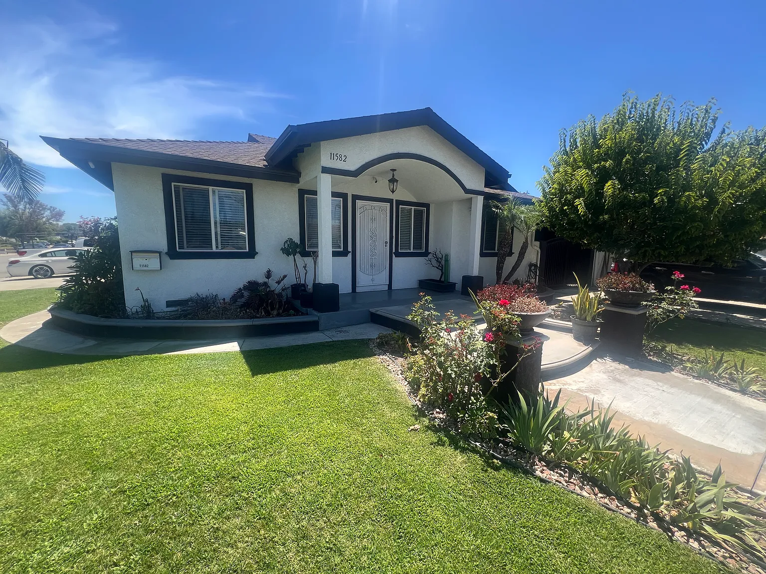 3 bed, 1358 sqft, $3,600 — Photo 1