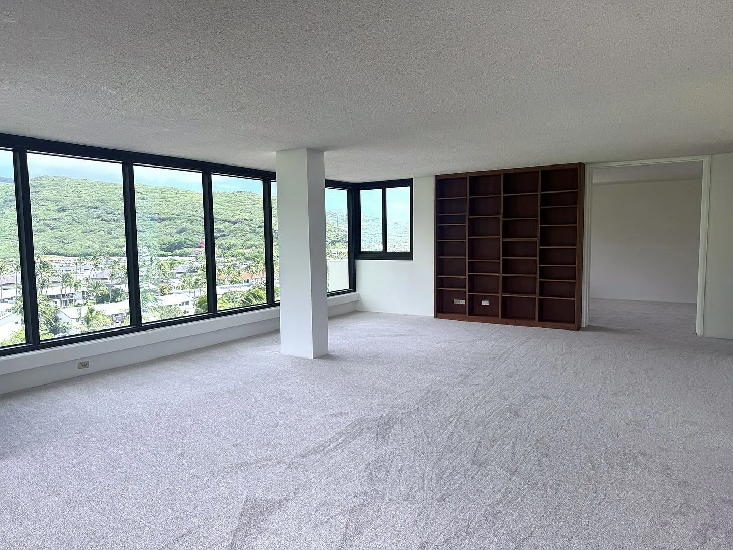 Mt. Terrace - Spacious Two Bedroom, Two Bath, Two Assigned Parking Stalls! — Photo 4