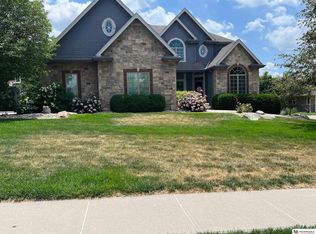 21409 Pine Cir, Elkhorn, NE 68022