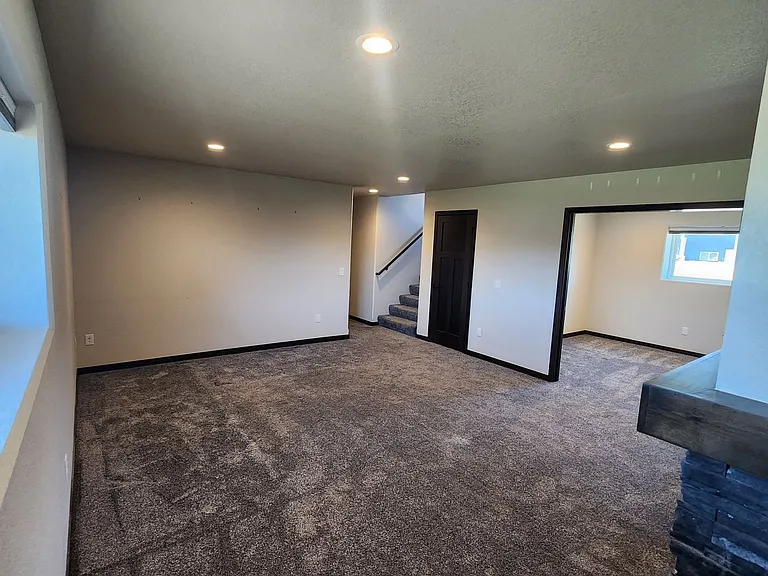 557 Mace Dr — Photo 15
