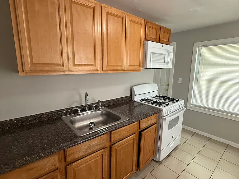 30 Hilltop Rd #1R — Photo 5