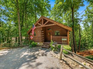 926 Ski View Ln, Sevierville, TN 37876