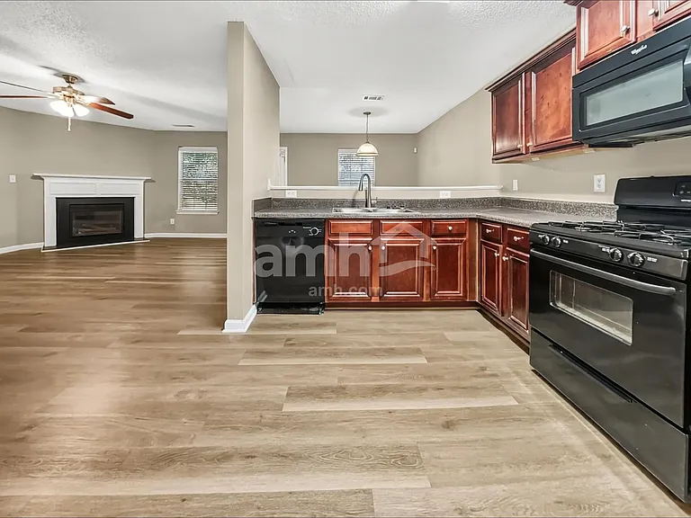 369 Hidden Creek Ln — Photo 4