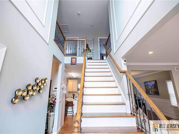 2nd image of 628 New Dover Rd