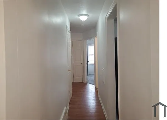 3 bed, 884 sqft, $1,350 — Photo 2