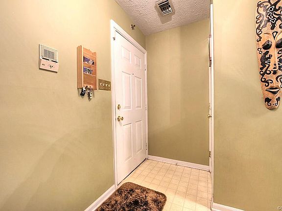 5th image of 10211 Wolfe Manor Ct Unit 706