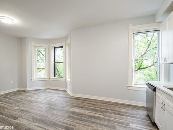3rd image of 1859 W Chicago Ave #3R