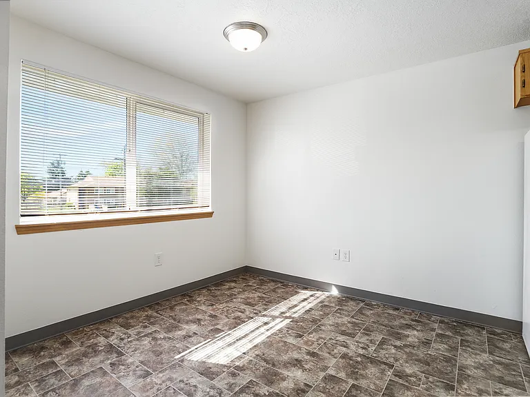 Waverly Square Apartments — Photo 28