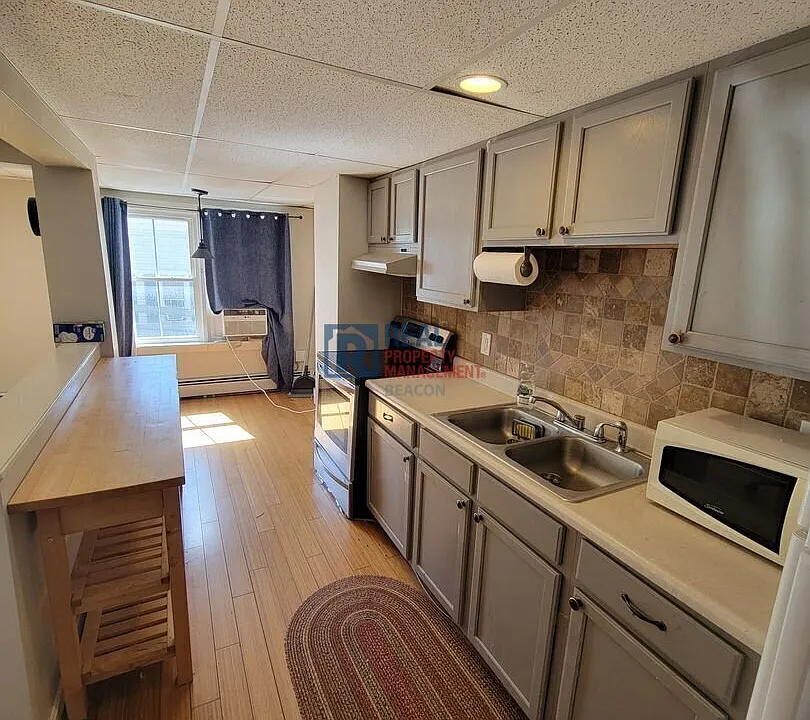 45 Main St #3