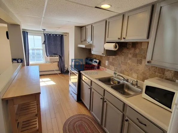 45 Main St APT 3, Sunapee, NH 03782
