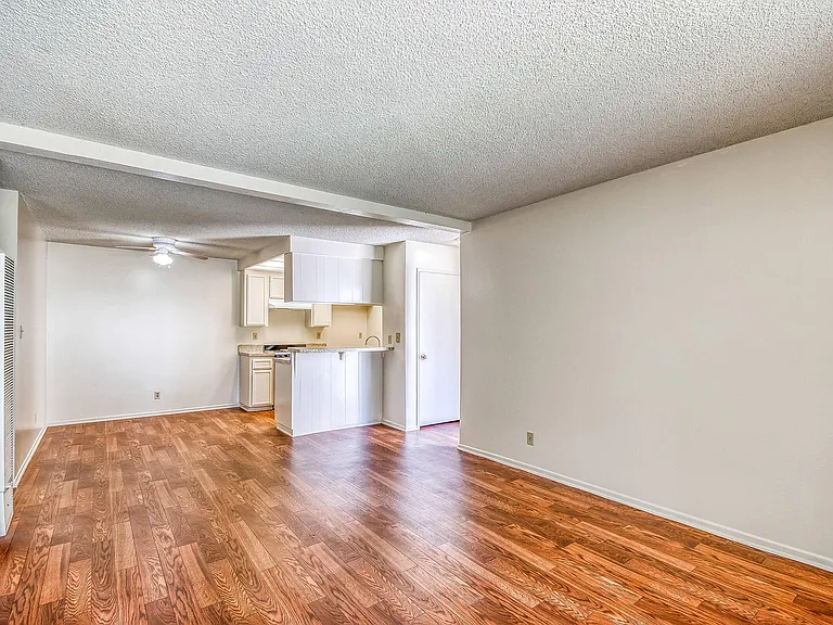 Cherry Creek Apartments — Photo 10