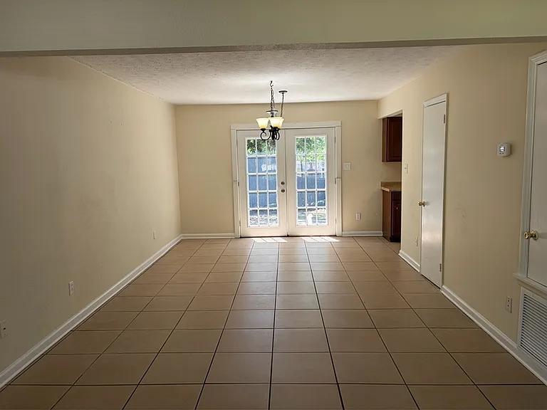 1819 Salmon Dr — Photo 5
