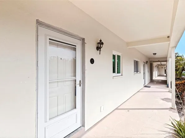 4480 Overlook Dr NE APT 12, Saint Petersburg, FL 33703